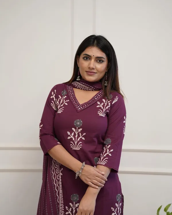 Women Pure Cotton Kurti Pant Dupatta Set - Image 3